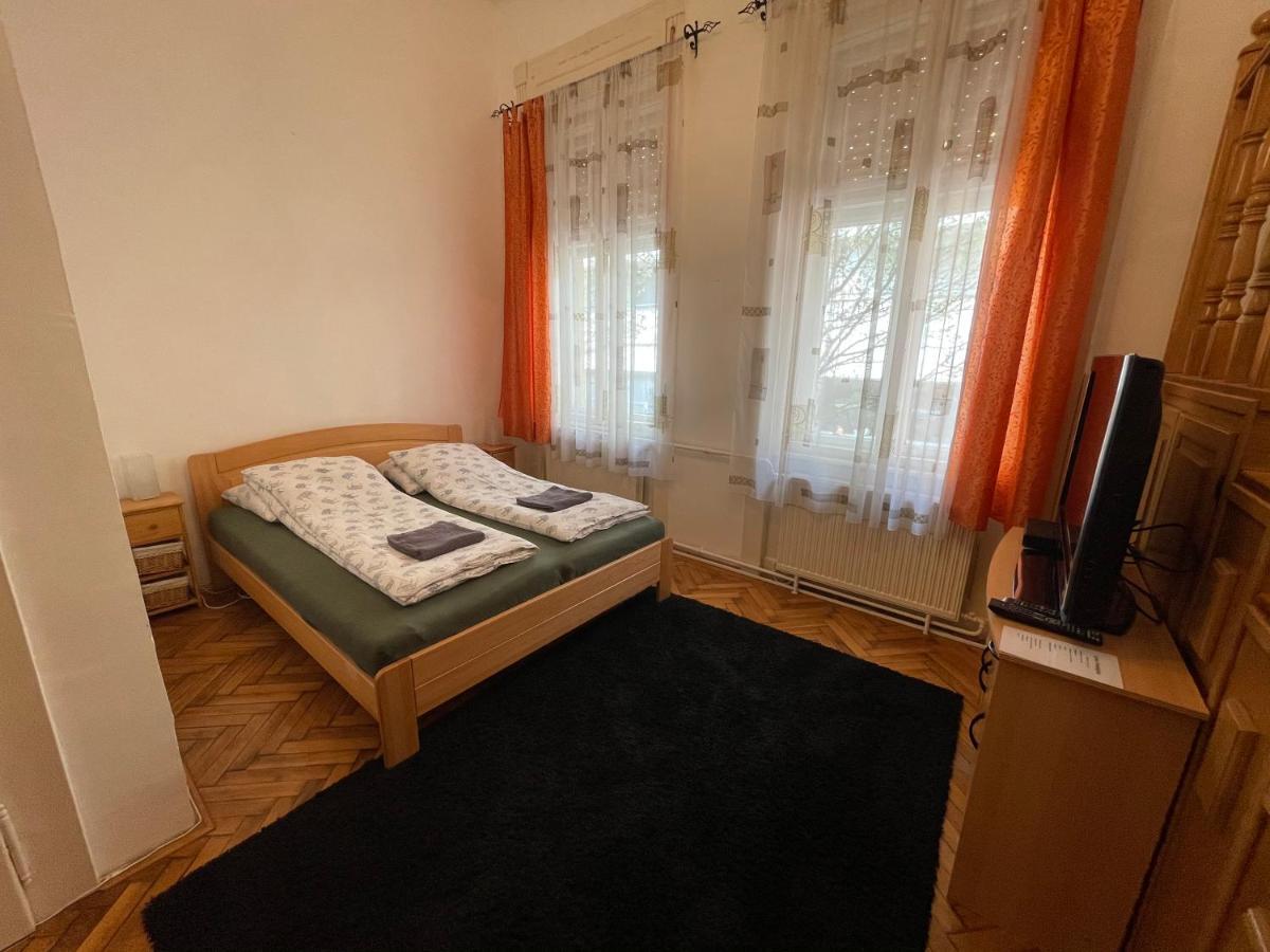 Lyrius -